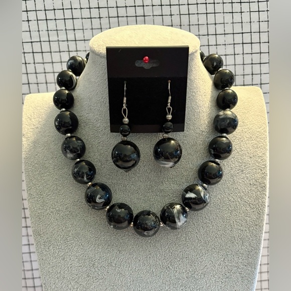 Apostrophe Jewelry - Apostrophe Beaded Necklace and Earrings Black + White